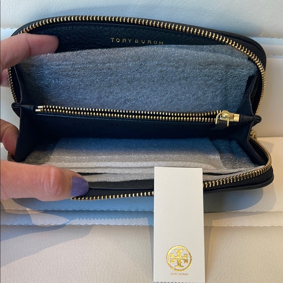 NWT - Tory Burch Black Leather Zip Wallet - Picture 5 of 6